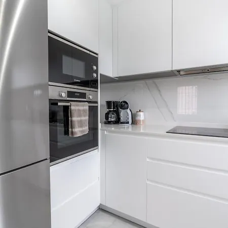 Ar 18 Belgravia Club * Εστεπόνα